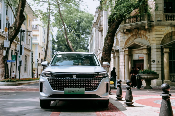 蓝电E5突破价格底线!中型插混SUV,只要9.98万;油车看得头都大了?