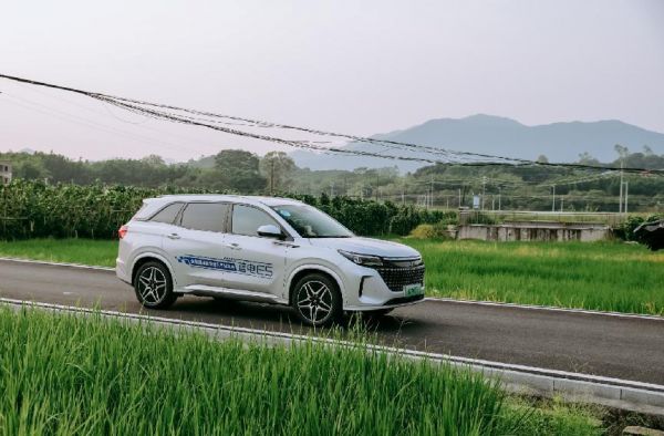 9.98万就能入手的黑马插混SUV;蓝电E5对比博越L,真的超划算