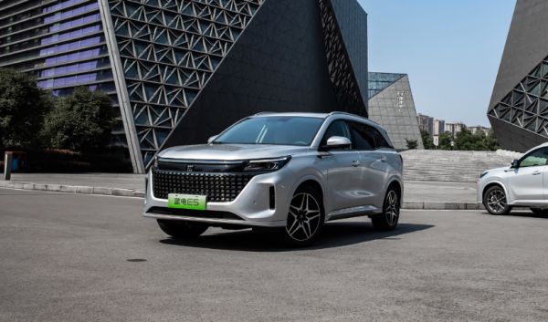 当中型插混SUV蓝电E5到10万内,长安CS75 PLUS如何应对竞争压力?