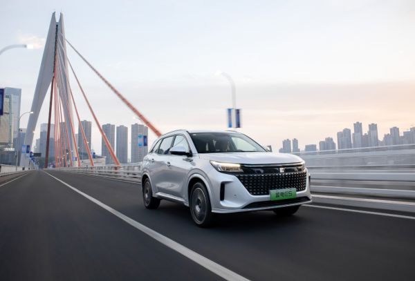 春节购SUV攻略:蓝电E5对比CS75 PLUS,购车省两万轻松实现!